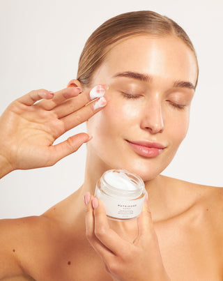 Nutridome smoothing and firming night face cream with hyaluronic acid