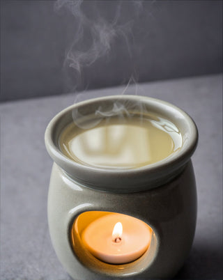 Lavender essential oil 100% natural for aromatherapy by Saint Éternité