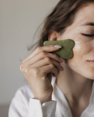Jade Gua Sha Plate in Recycled Cotton Bag Polemika - 2